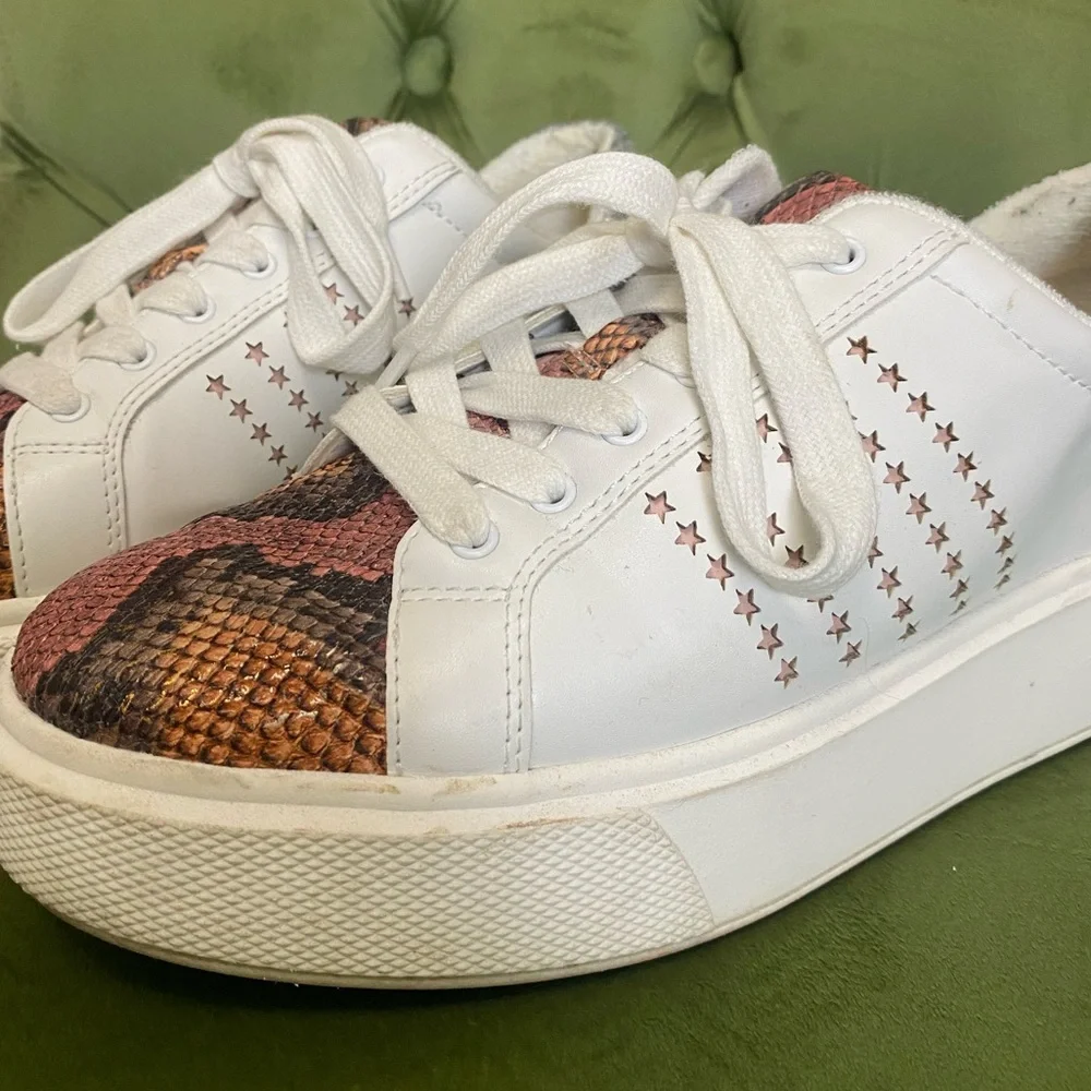 JLO JENNIFER LOPEZ Platform Sneakers White Silver & Brown Snake Print Size 8